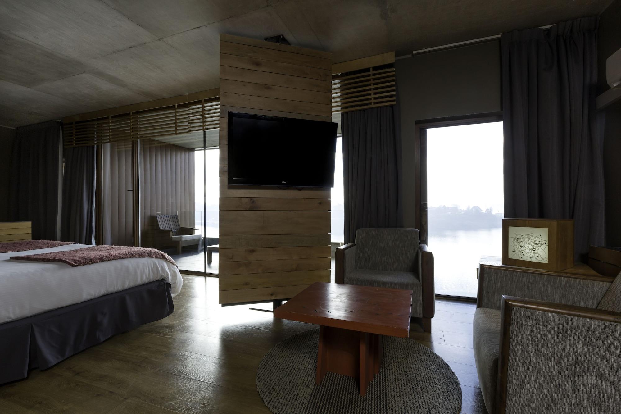 Enjoy Chiloe 호텔 카스트로 외부 사진 A room at the hotel